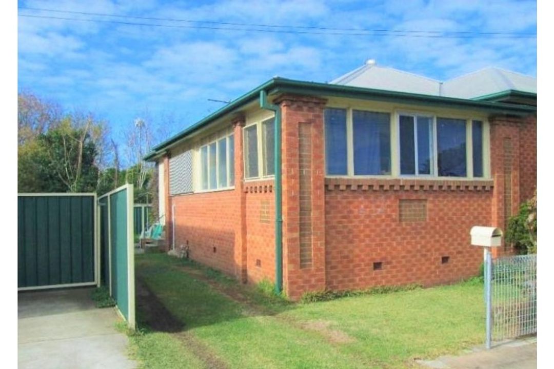 Image of property at 2/12 James Street, Maitland NSW 2320