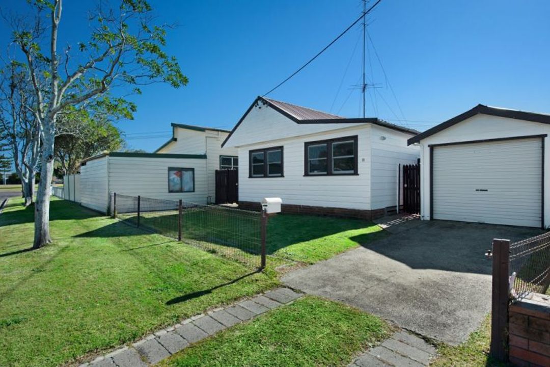 Image of property at 32A Marks Street, Belmont NSW 2280