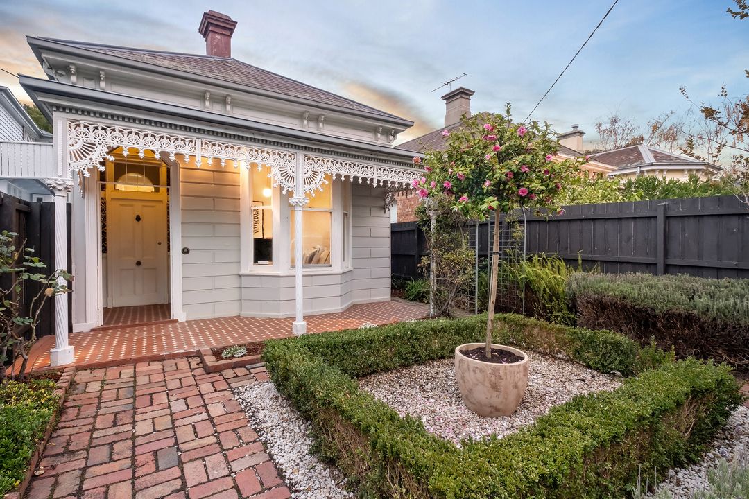 Image of property at 14 Auburn Grove, Armadale VIC 3143