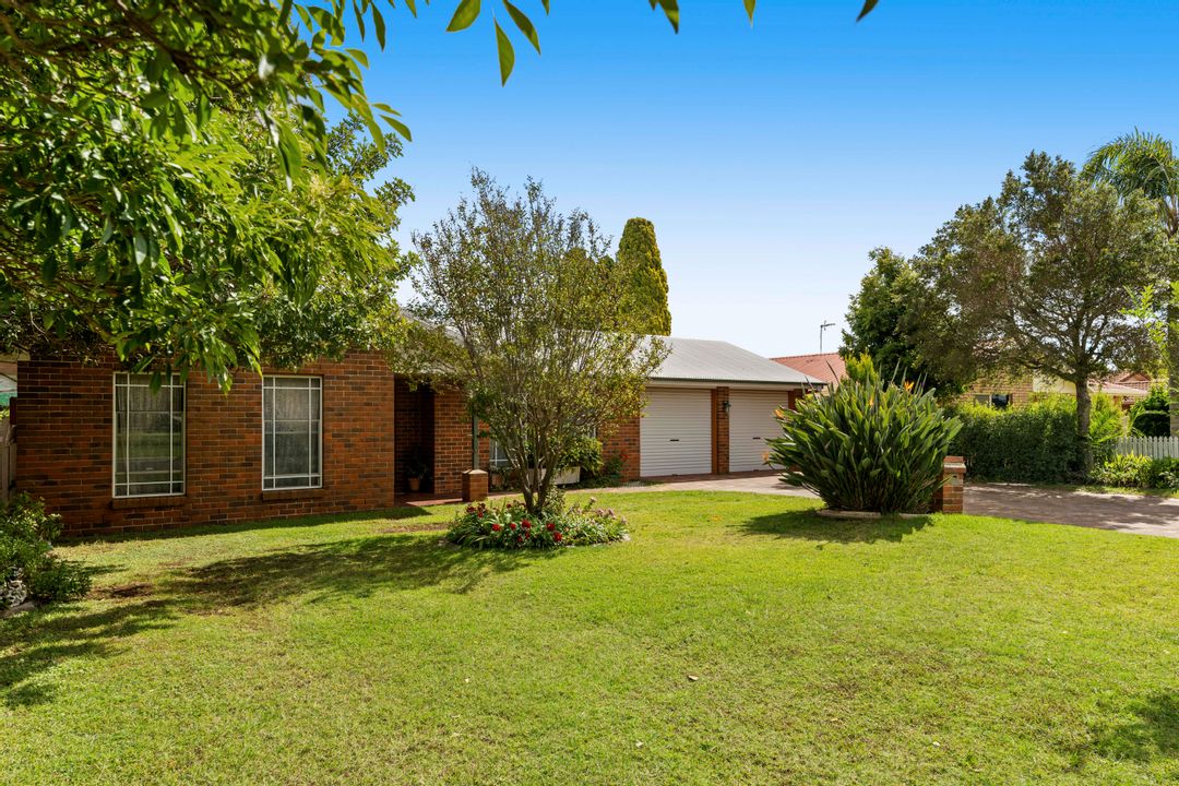 Image of property at 52 Moore Crescent, Wilsonton QLD 4350