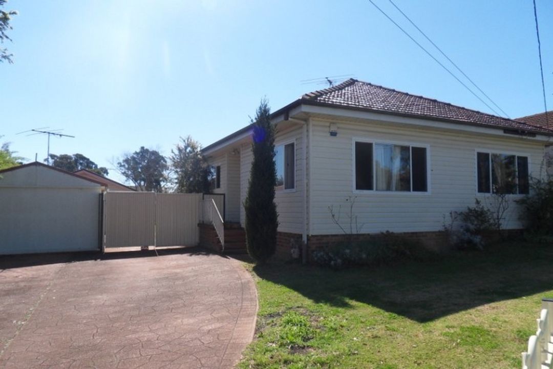 Image of property at 17 Mathew Avenue, Heckenberg NSW 2168