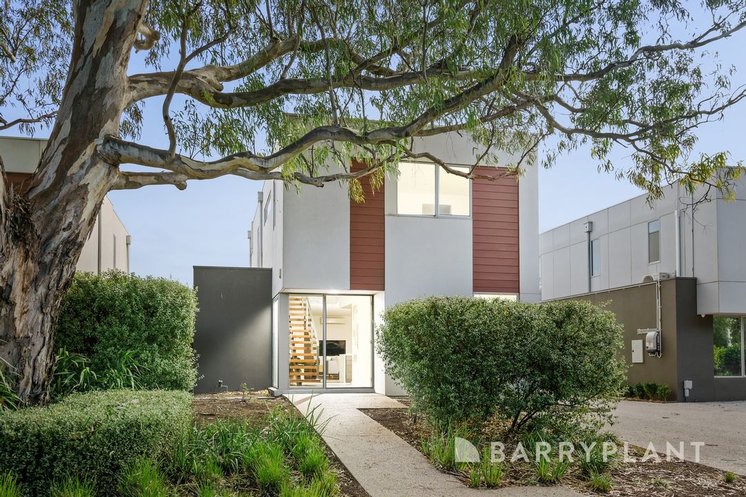 Image of property at 32 Eucalyptus Drive, Maidstone VIC 3012