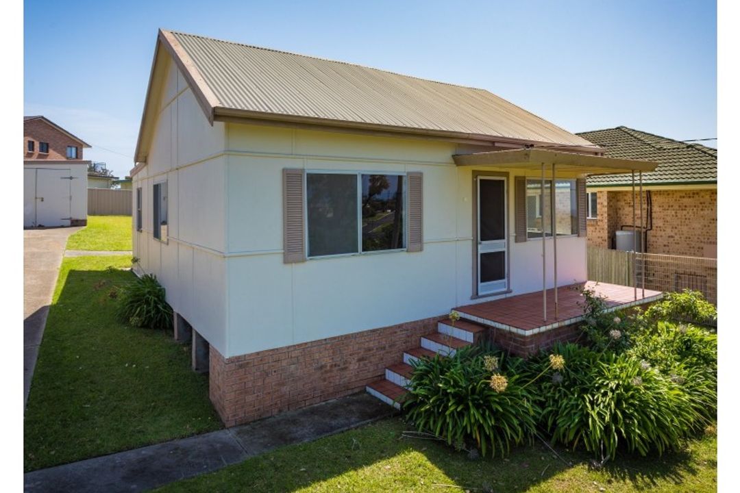 Image of property at 17 Ernest Street, Dalmeny NSW 2546