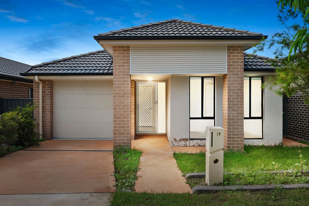 Image of property at 19 Fishburn Street, Jordan Springs NSW 2747