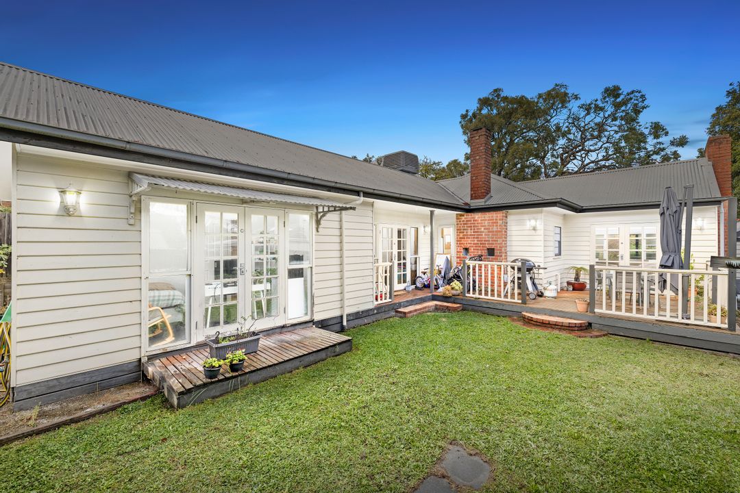 Image of property at 33 Eastfield Road, Ringwood East VIC 3135