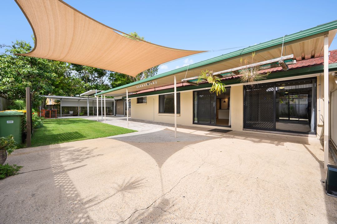 Image of property at 2/35 Middle Street, Labrador QLD 4215