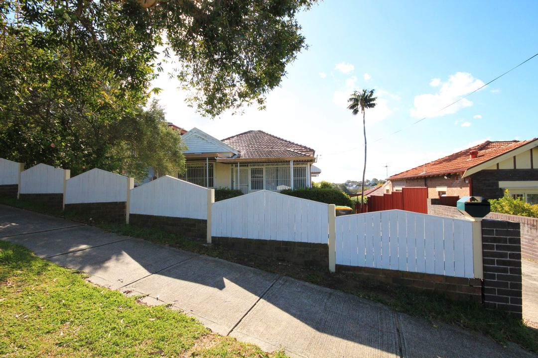 Image of property at 25 Bayview Ave, Earlwood NSW 2206