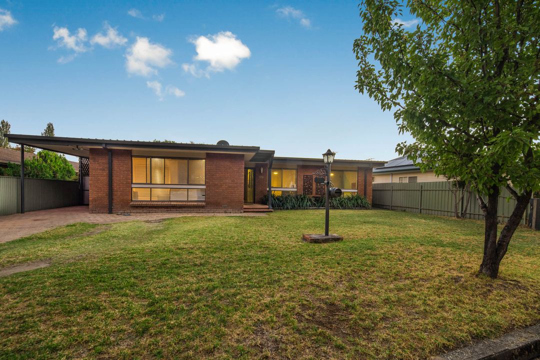 Image of property at 576 Manns Street, Lavington NSW 2641