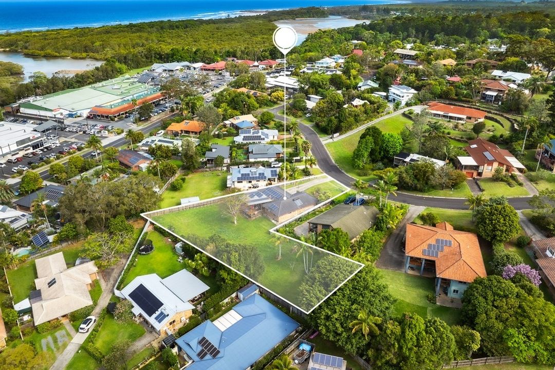 Image of property at 12 Yalla Kool Drive, Ocean Shores NSW 2483