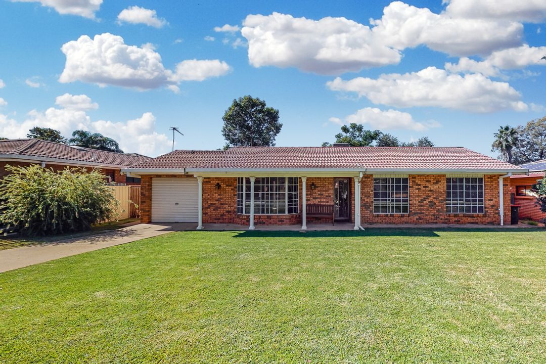Image of property at 29 Meadowbank Drive, Dubbo NSW 2830