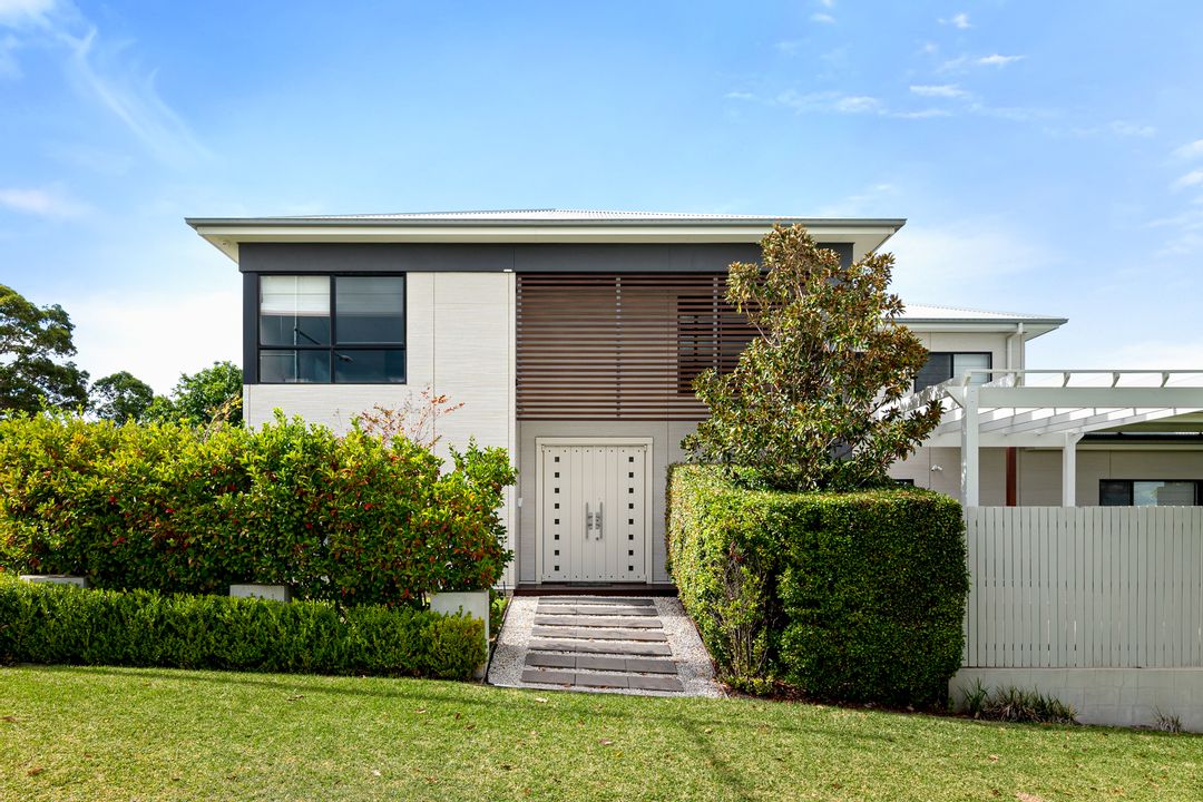 Image of property at 46 Fairbank Drive, Gledswood Hills NSW 2557