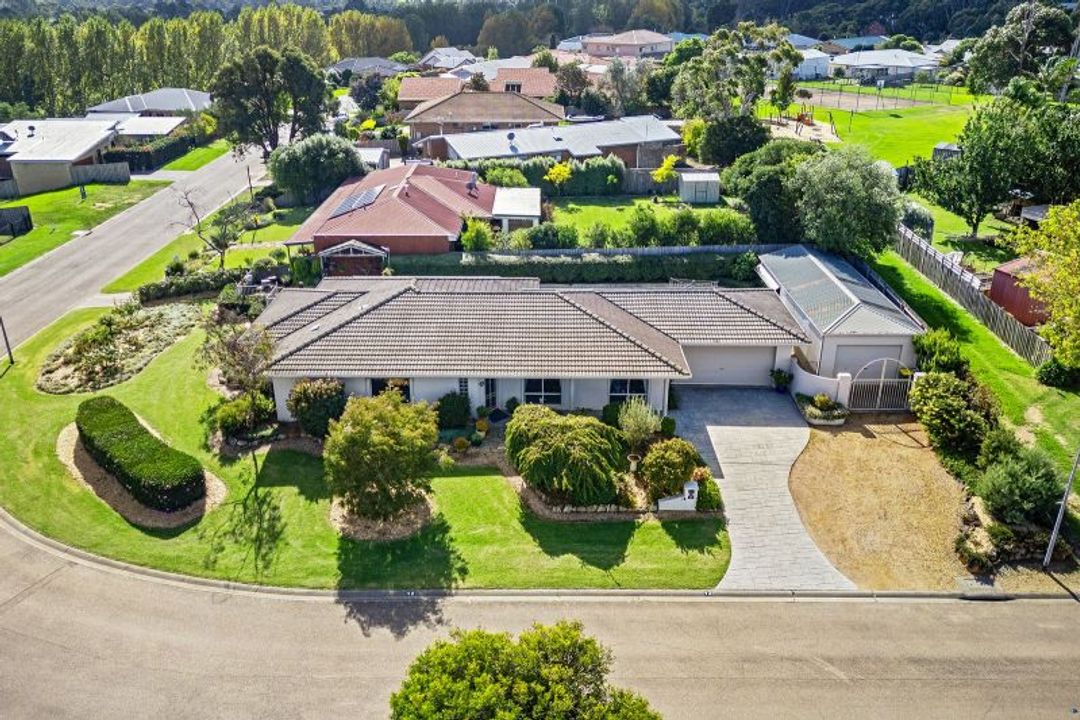 Image of property at 12 Harnham Drive, Bairnsdale VIC 3875