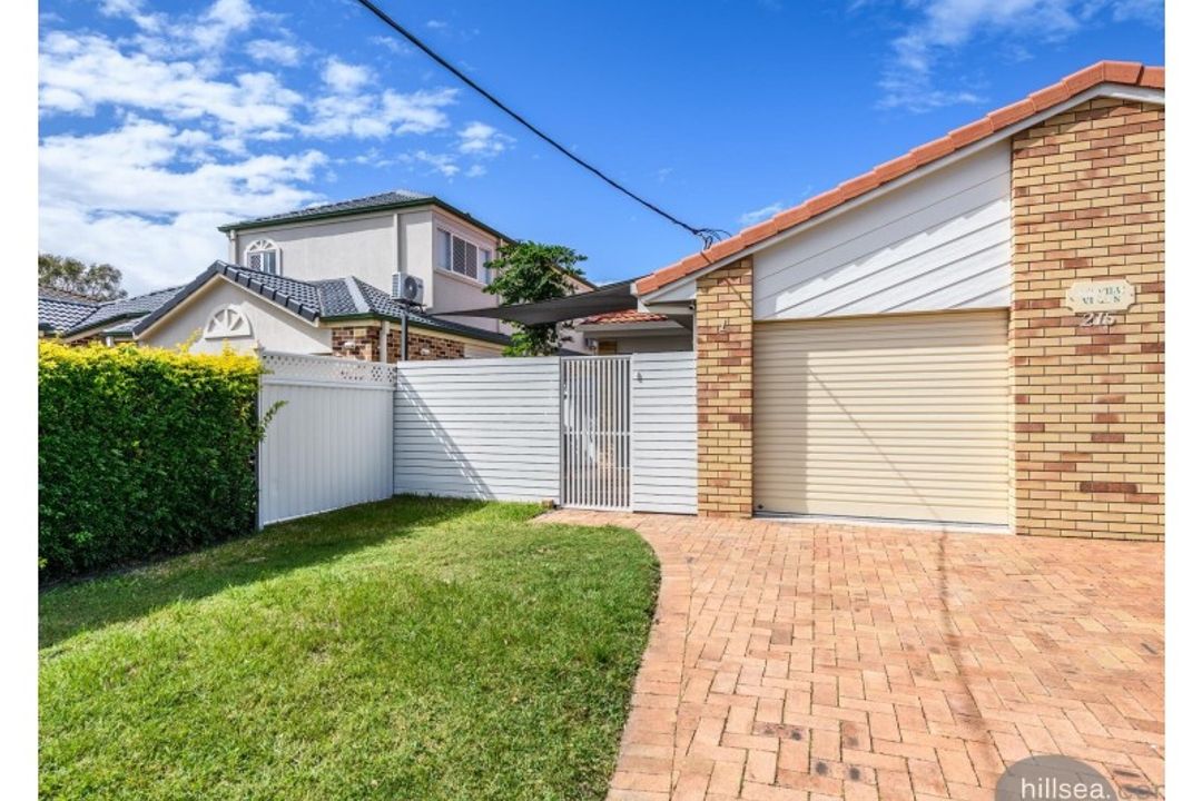 Image of property at 215 Bayview Street, Runaway Bay QLD 4216