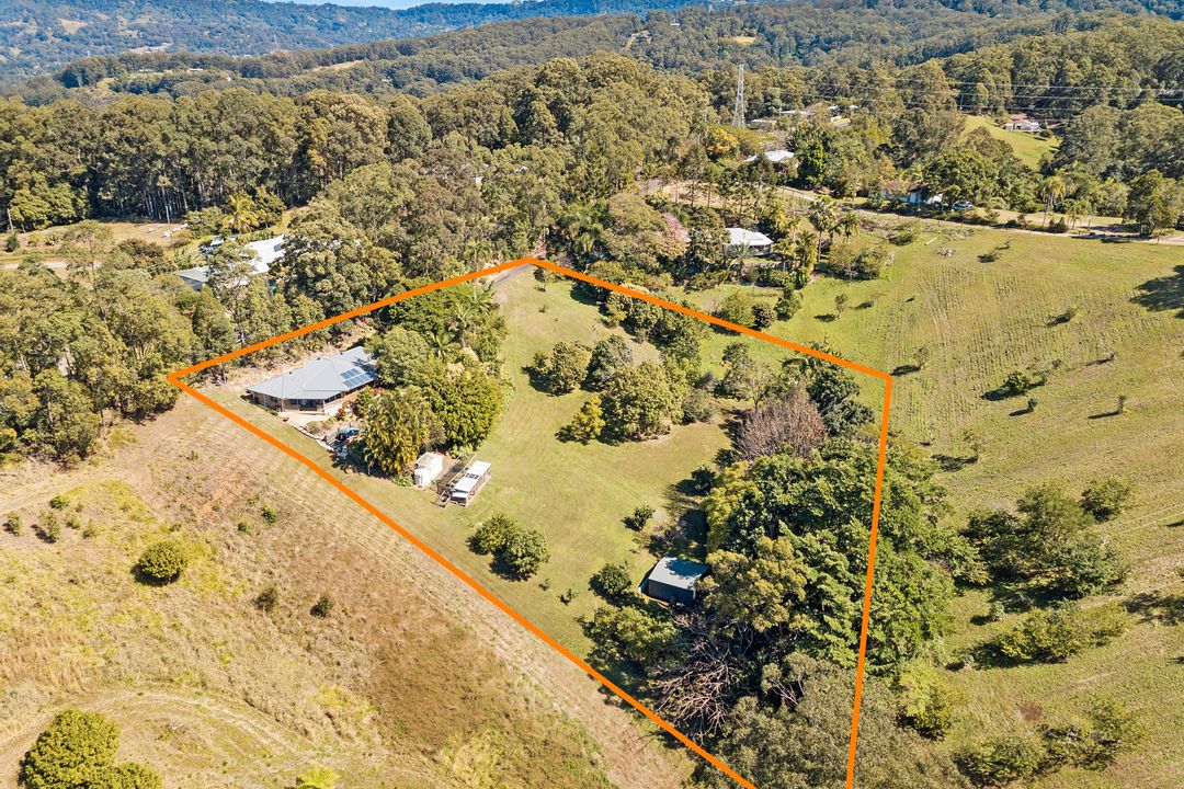 Image of property at 33 Towen Mount Rd, Towen Mountain QLD 4560