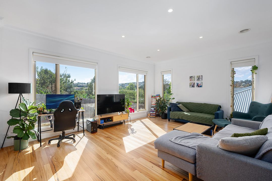 Image of property at 2/260 Roslyn Road, Highton VIC 3216