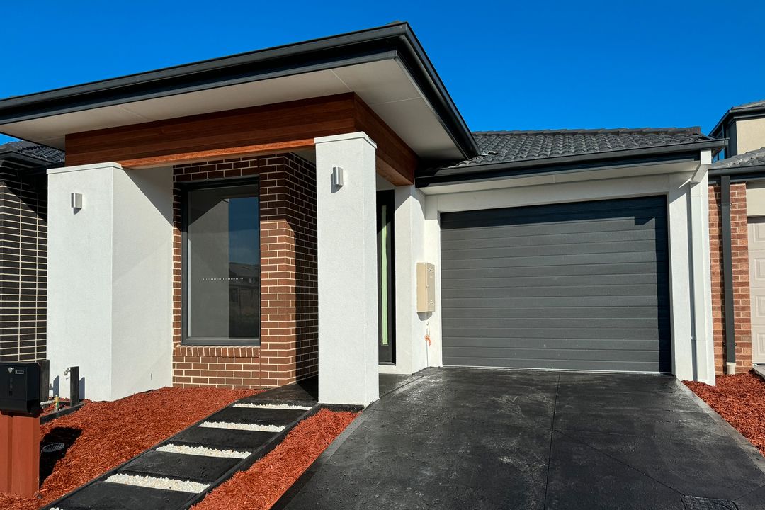 Image of property at 10 Greenfinch Cres, Clyde North VIC 3978