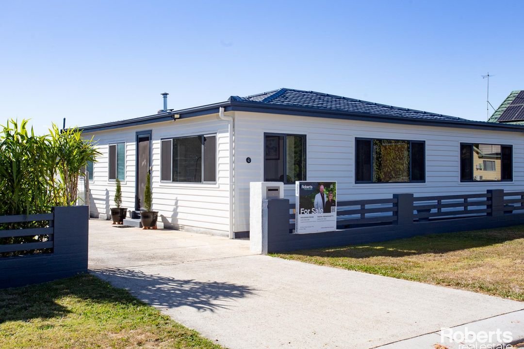 Image of property at 16 Kitchener Avenue, Beauty Point TAS 7270