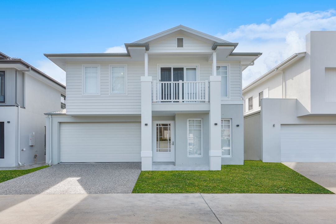 Image of property at 4 Lyra Avenue, Hope Island, Gold Coast QLD 4212