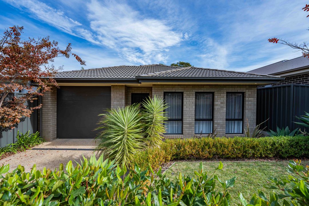 Image of property at 21 Somerset Avenue, Clearview SA 5085