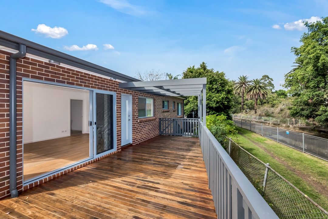 Image of property at 1b Minogue Crescent, Forest Lodge NSW 2037