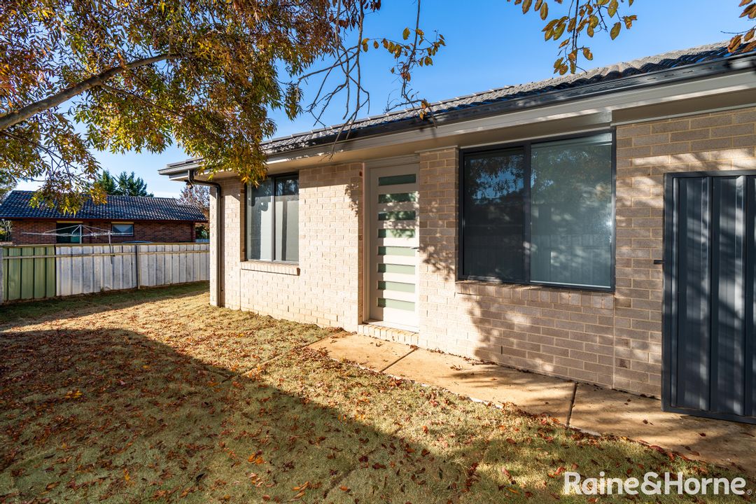 Image of property at 2/7 Davies Place, Tolland NSW 2650