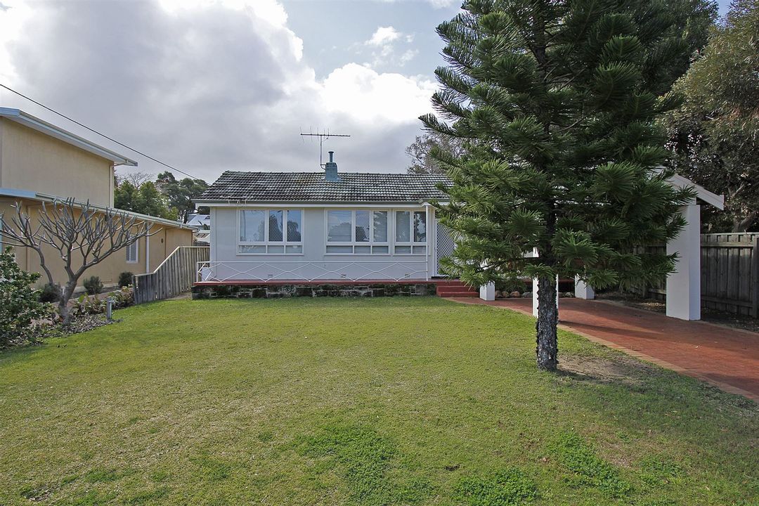 Image of property at 32 Milne Street, Bicton WA 6157