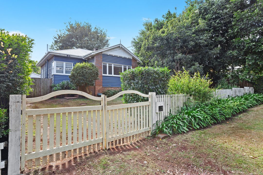 Image of property at 9 Collins Street, Mount Lofty QLD 4350